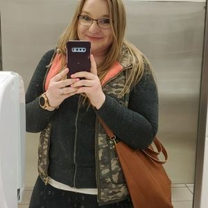 Meet your Posher, Courtney